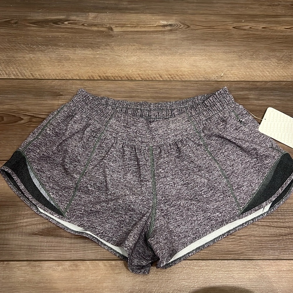 NEW Lululemon Size 8 Hotty Hot Shorts